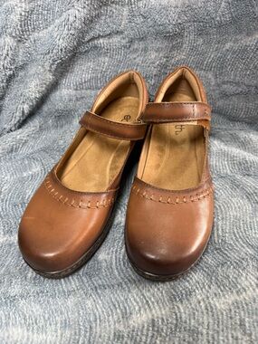 Brown Mary Jane Leather Flats Earth 8.5
